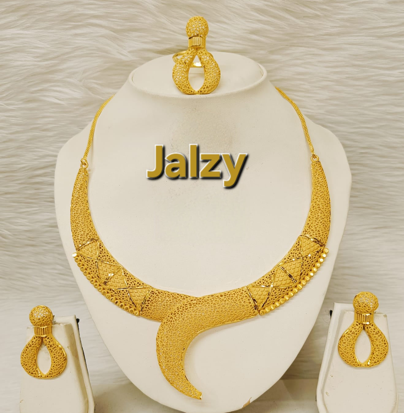 Short necklace set gold plated