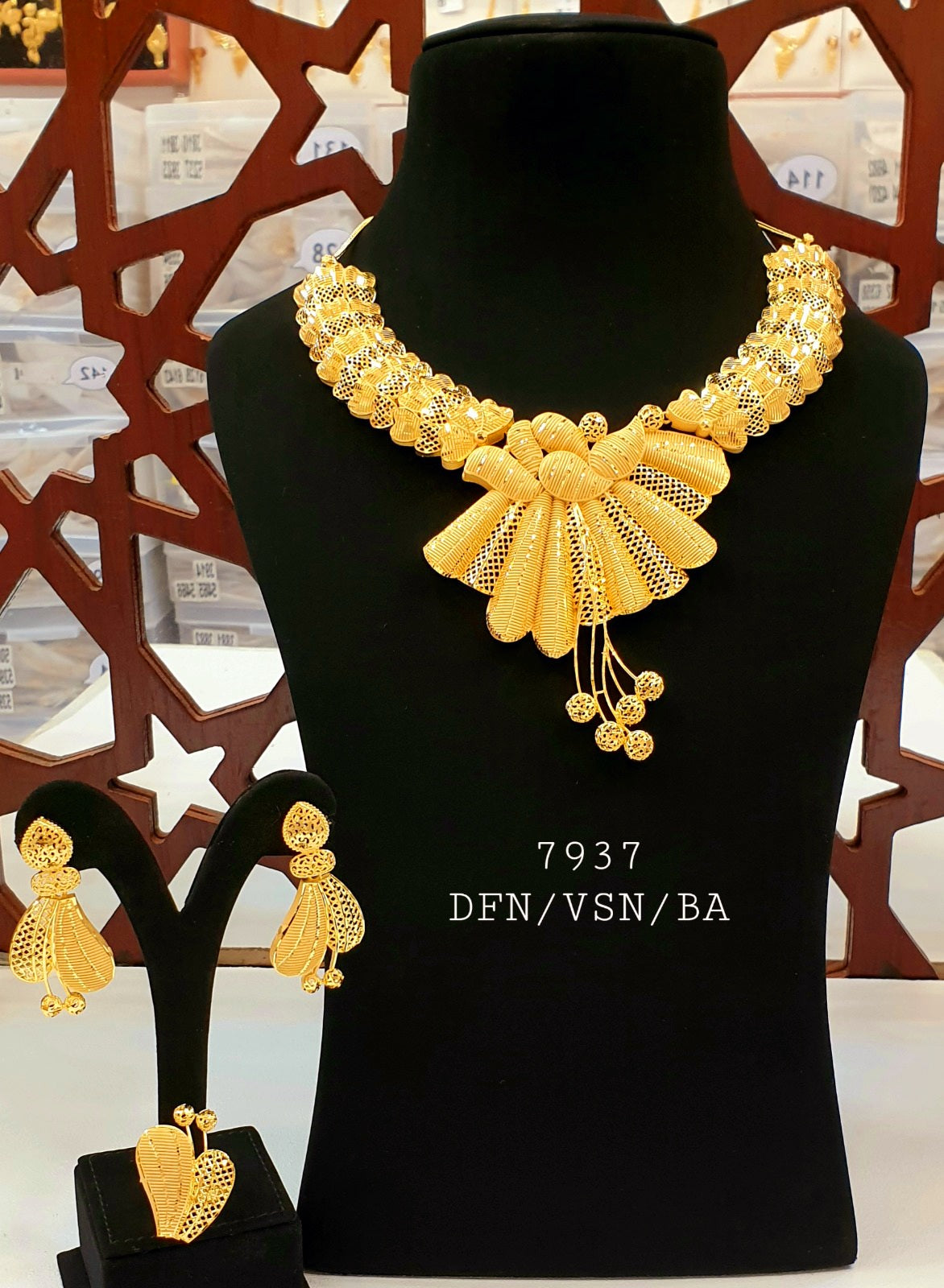 Short necklace set gold plated
