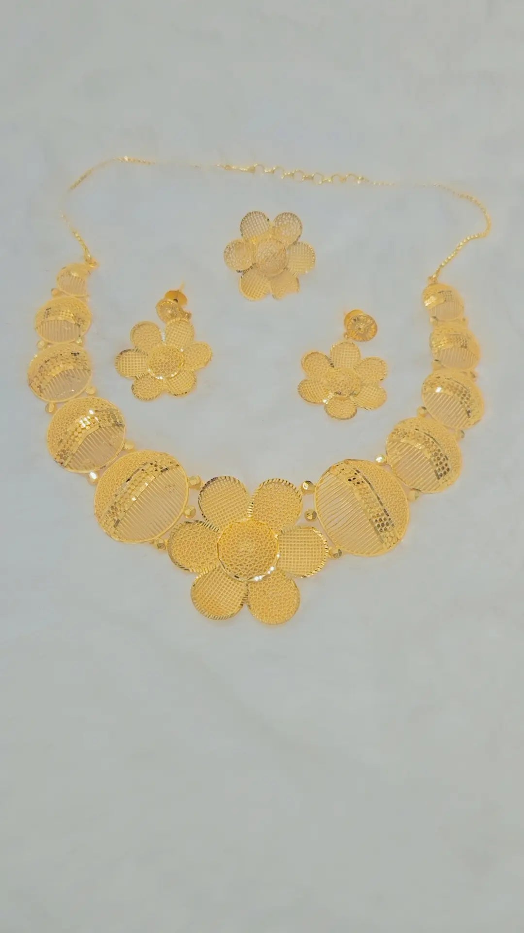 Short necklace set gold plated