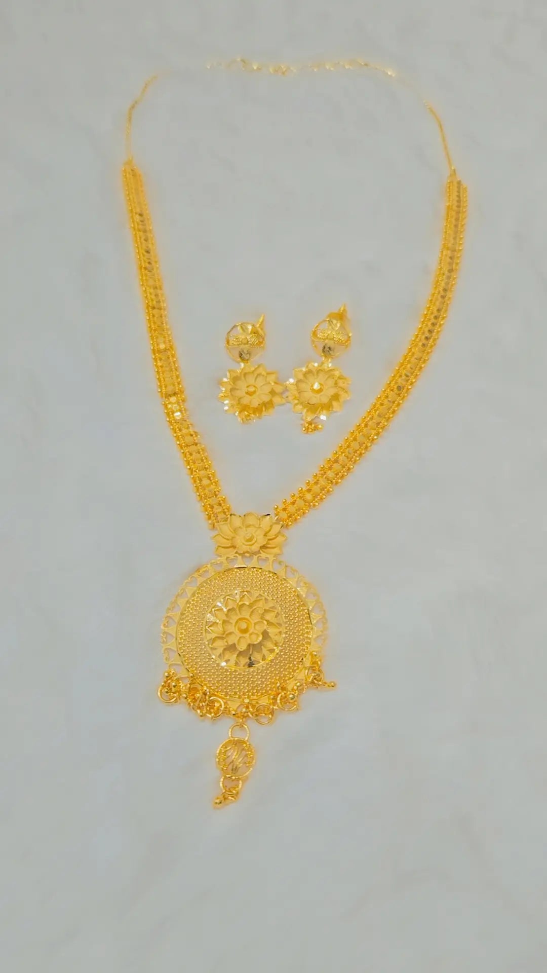 Gold plated necklace set