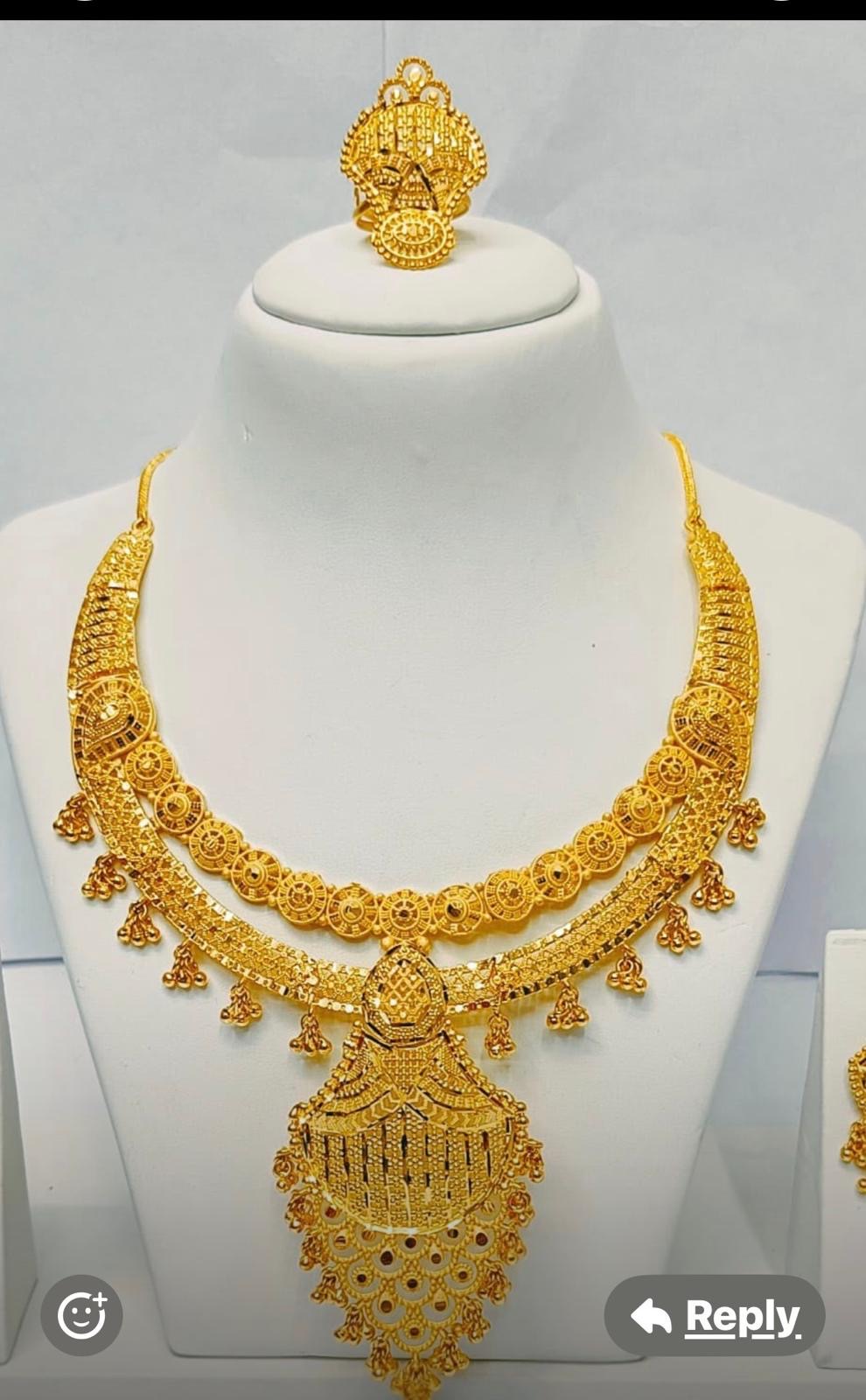 Short Indian design necklace with matching earrings